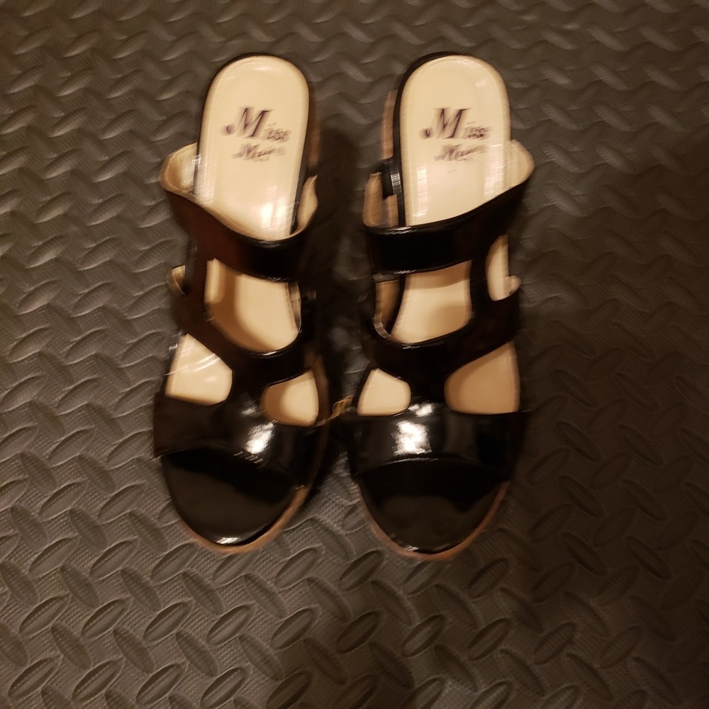Black wedge heel size 8